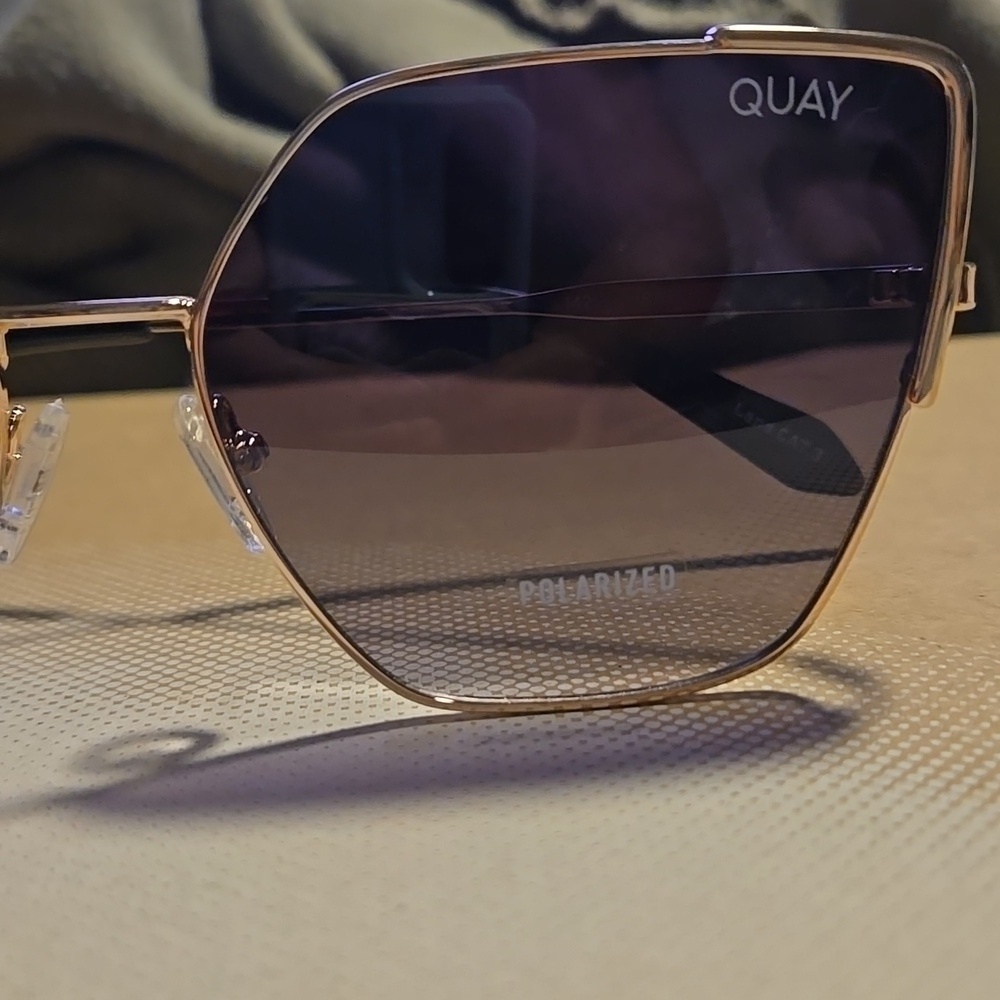 Quay Australia-NWOT "Srsly" Polarized Gold and Black Metal Sunglasses - Picture 7 of 17